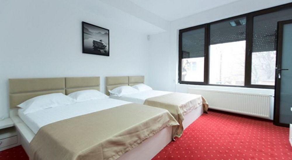 Hotel Pascu Букурещ Екстериор снимка
