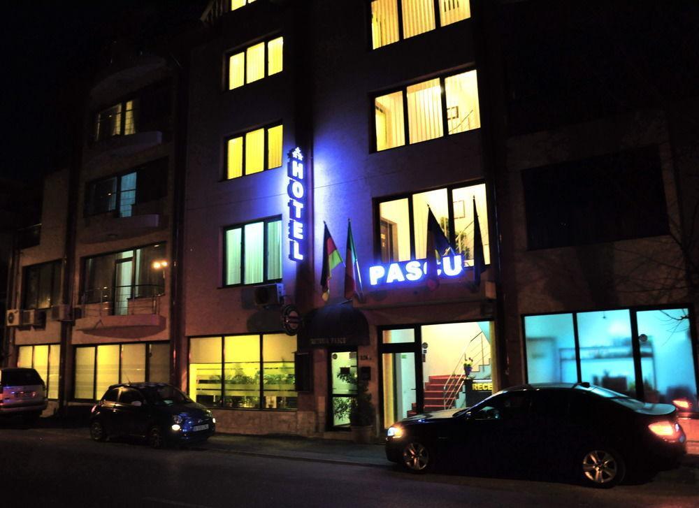Hotel Pascu Букурещ Екстериор снимка
